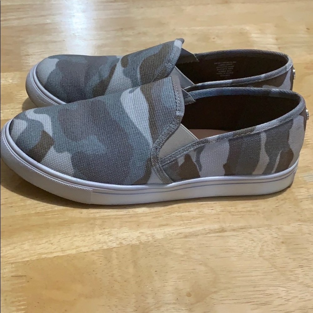 Light Camouflage Steve Madden sneakers